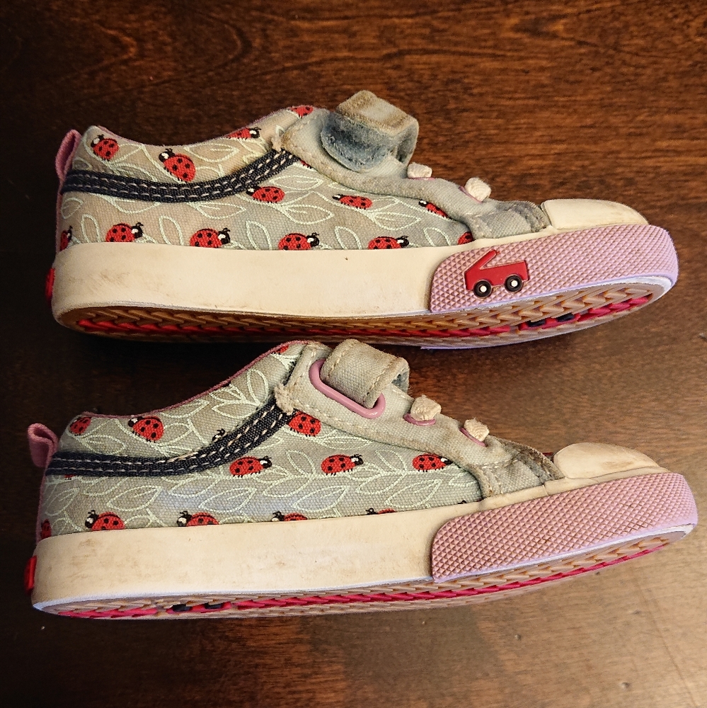 See kai run sneakers size 8